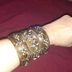 Bold gold tone floral hinge bracelet